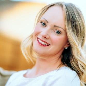 a profile picture of a woman with blond hair smiling